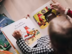 美國祖父母熱衷將孫輩寫進 AI 生成童書,引發父母輩大量反感