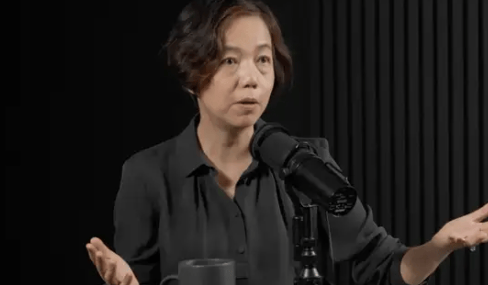 李飞飞最新访谈：AI咋能代替人呢？