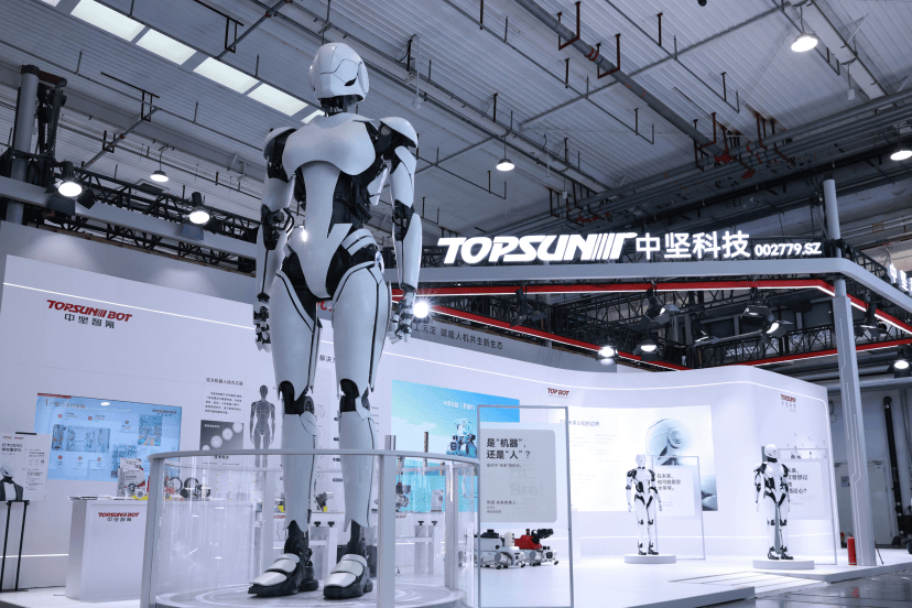 設計無邊界!中堅科技旗下子公司樺之堅攜巨型概念機器人ZERO驚豔2026世界機器人大會